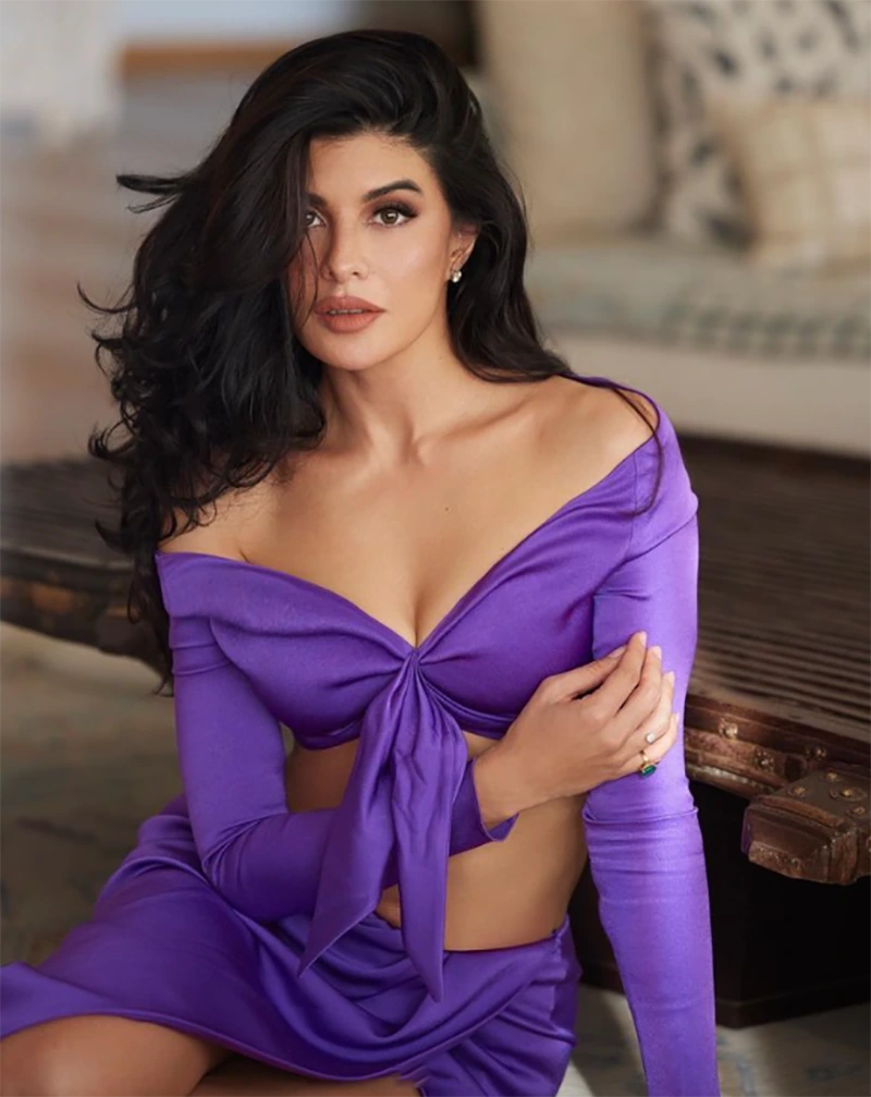 Hot Image in Purple Outfit