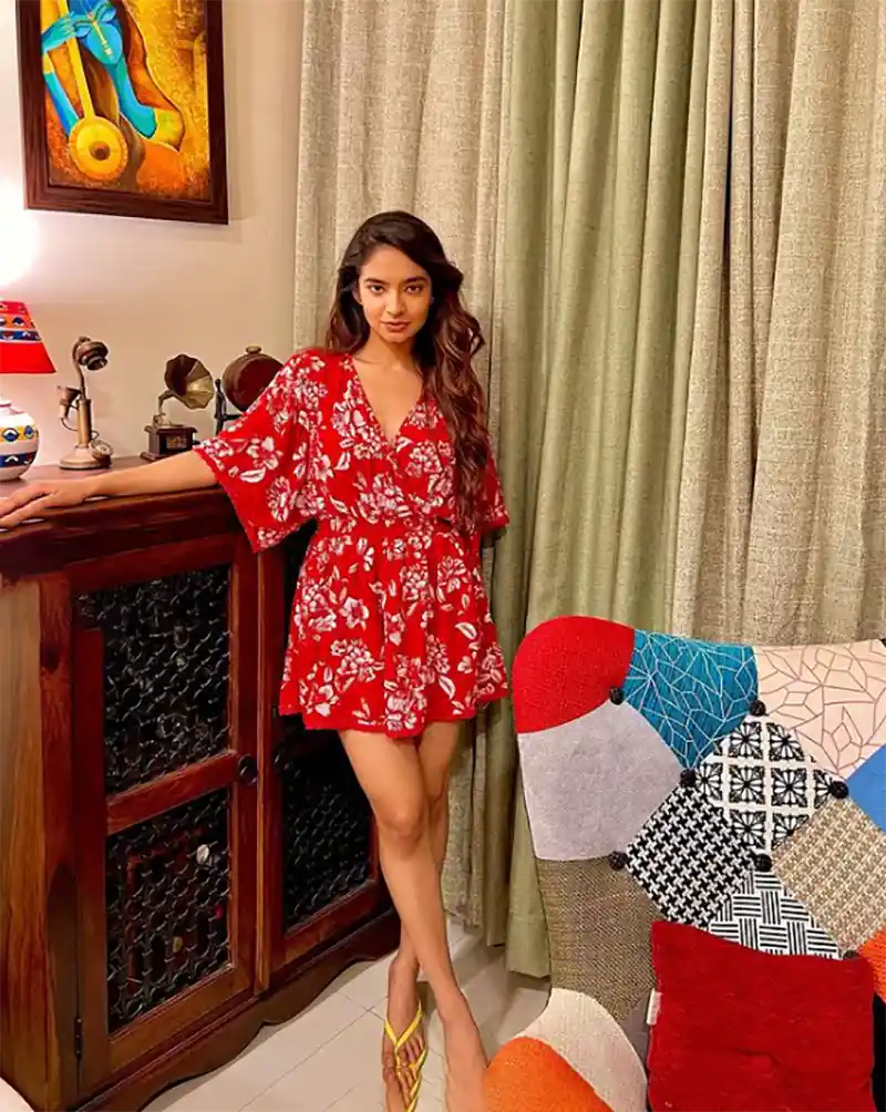 Hot Photos of Anushka Sen in Red Outfit 