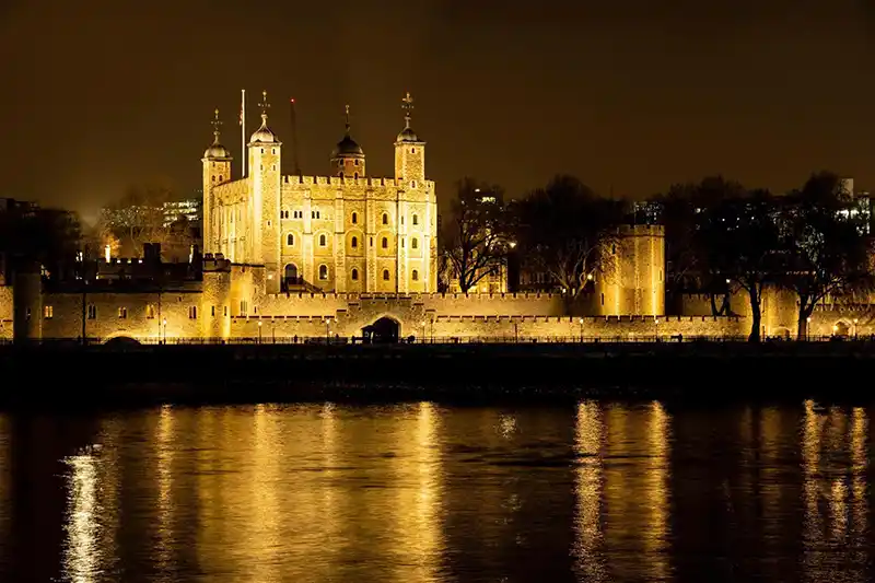  Tower of London 