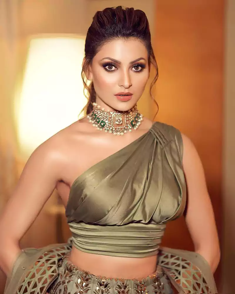 Urvashi Rautela Hot Bollywood Actress