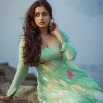 Ayesha Khan Hot 
