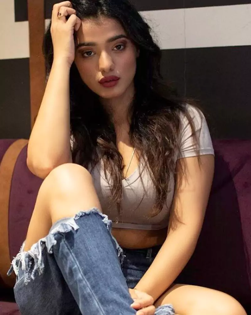 Hot Pics of Ketika Sharma in Damaged Jeans 