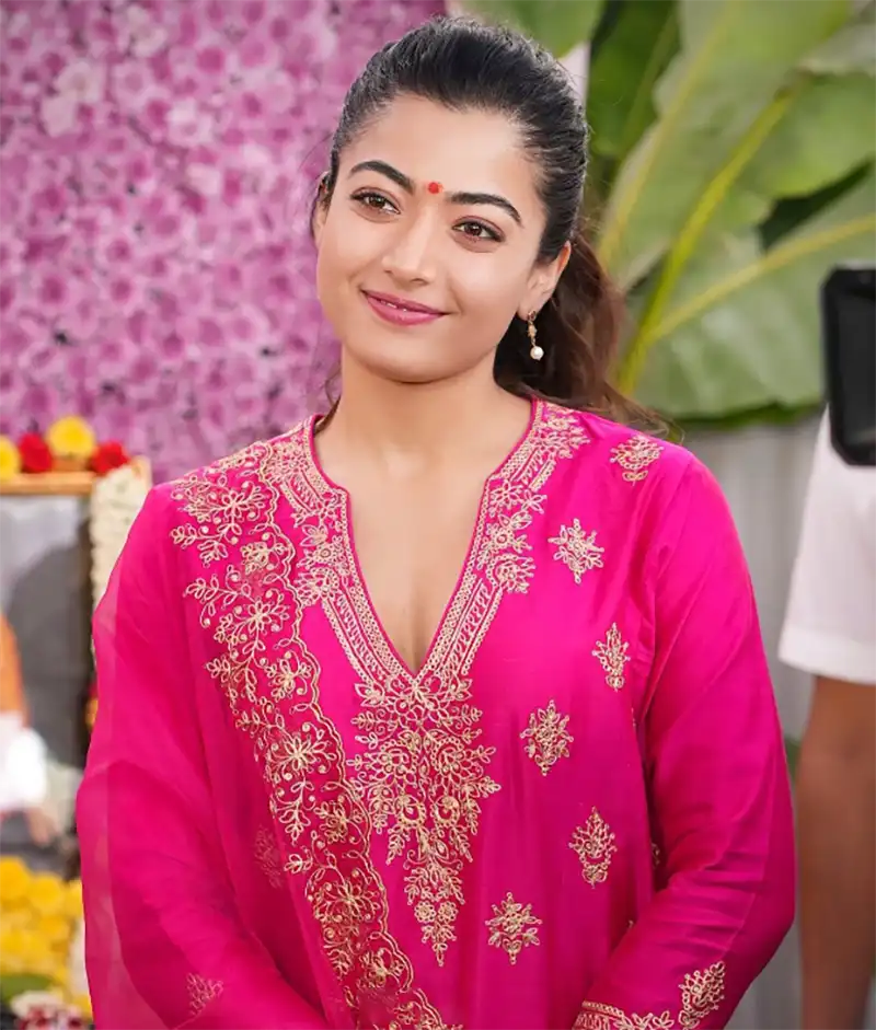 Rashmika Mandanna Hot Images in Indian Suit 