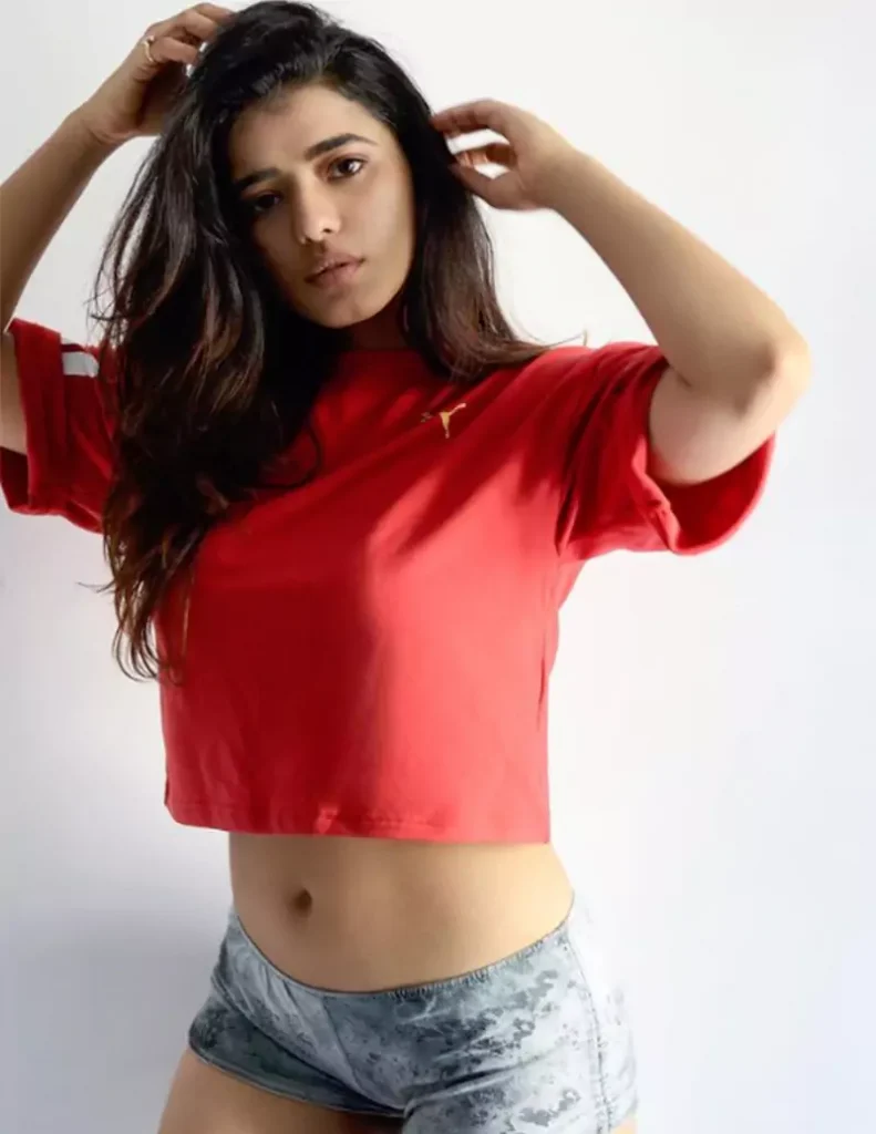 Sexy Photos of Ketika Sharma in Shorts 