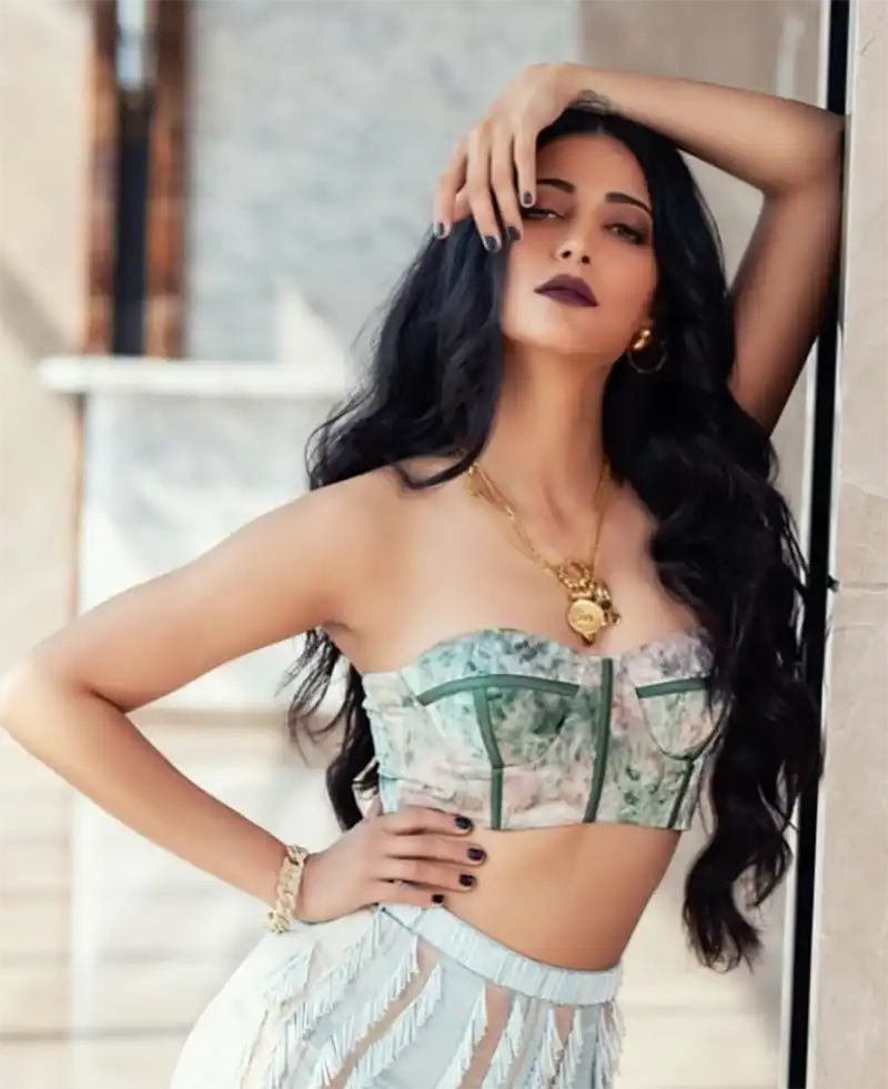 Shruti Haasan Photos in Off Shoulder Top